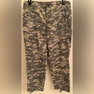 ACU Digital Pants Size Medium NSN: 8415-01-519-8426 *LN Condition* Sizes on Tag*
